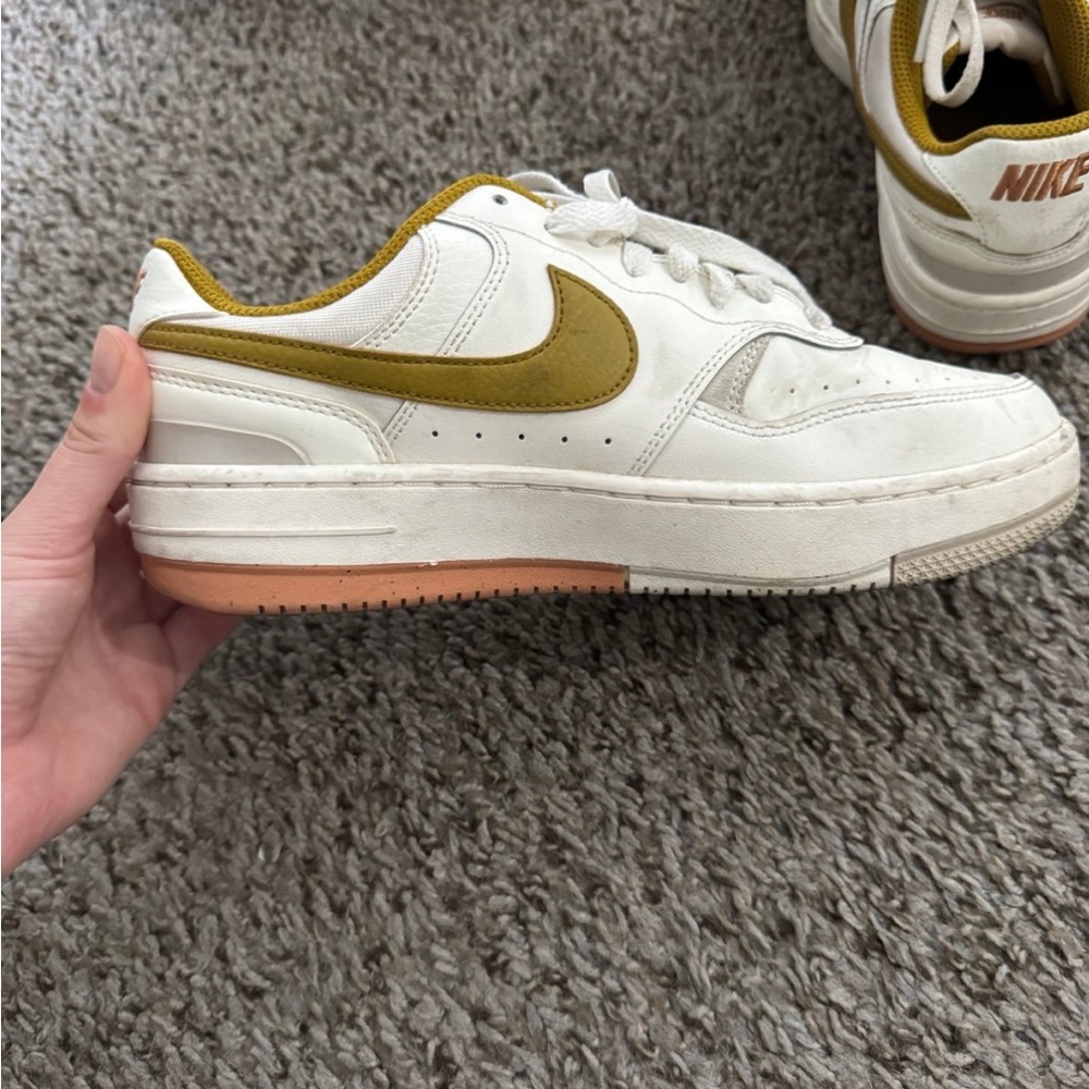 Women’s Nike shoes